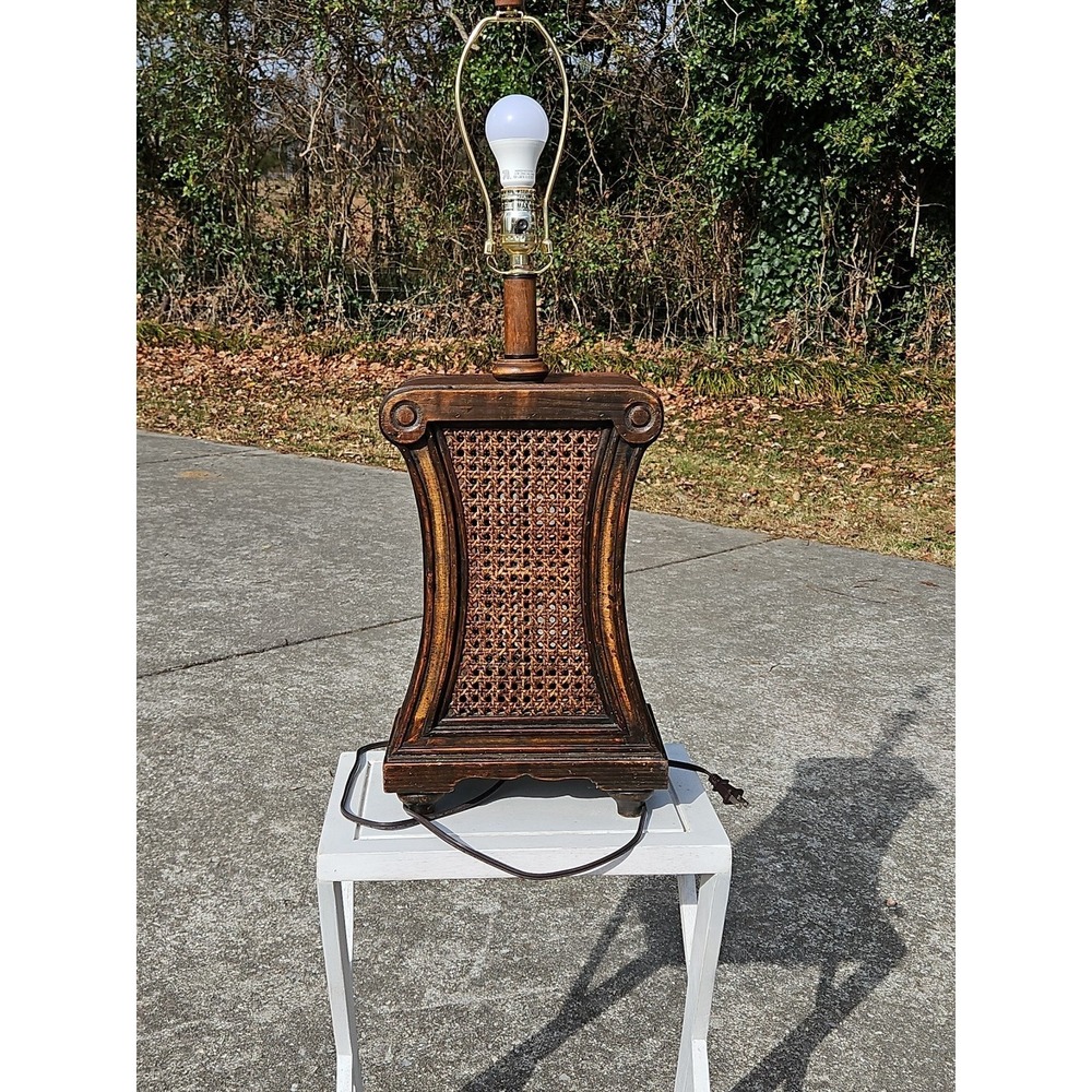 BEAUTIFUL Vintage-style Lamp With A Wooden Base And A Crane‎ Insert
